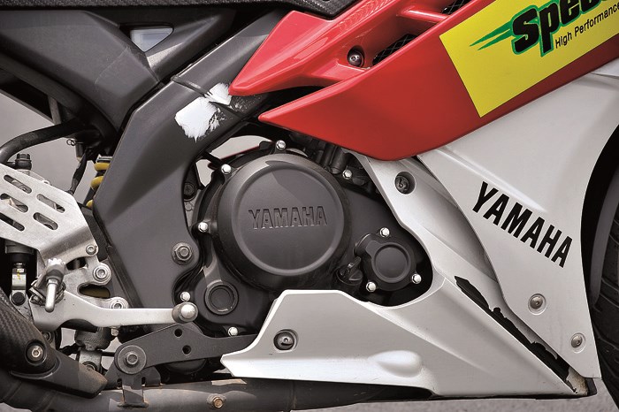 Honda CBR150R vs Yamaha YZF-R15 V2.0